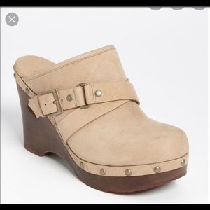 Ugg Natalee Suede tan clogs.